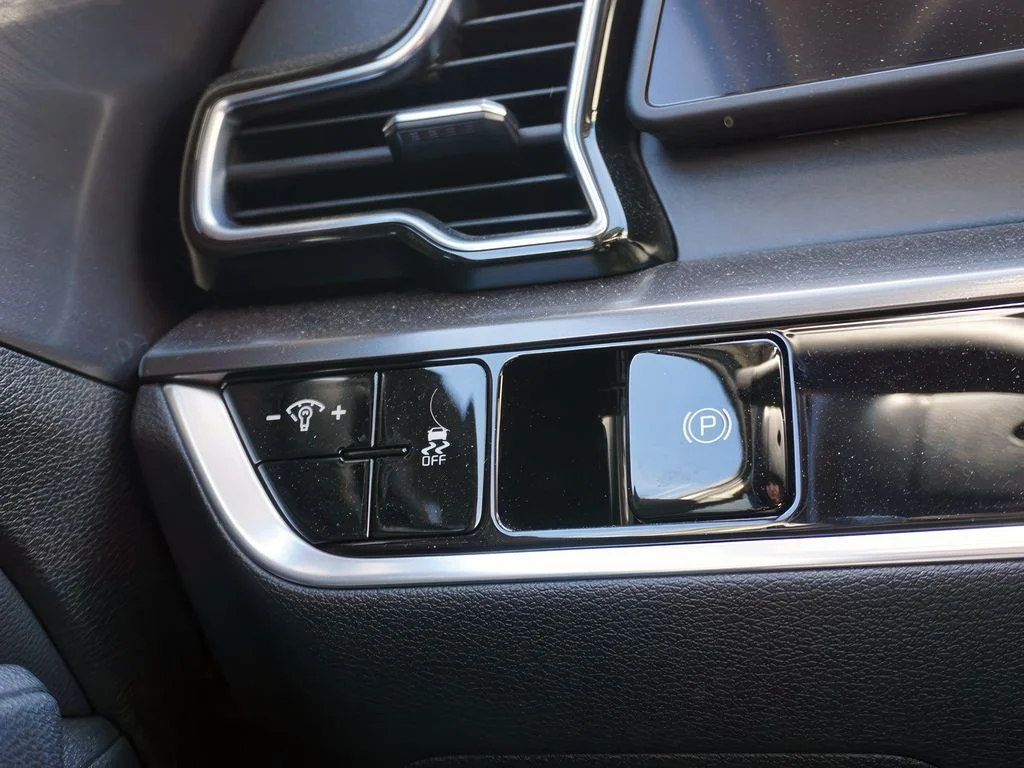 2023 Kia Sportage EX - Photo 17