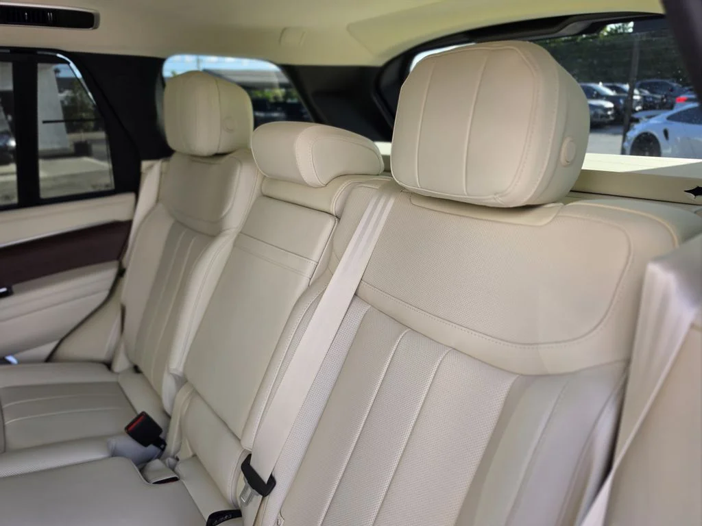 Used 2025 Gray Land Rover SE image 9
