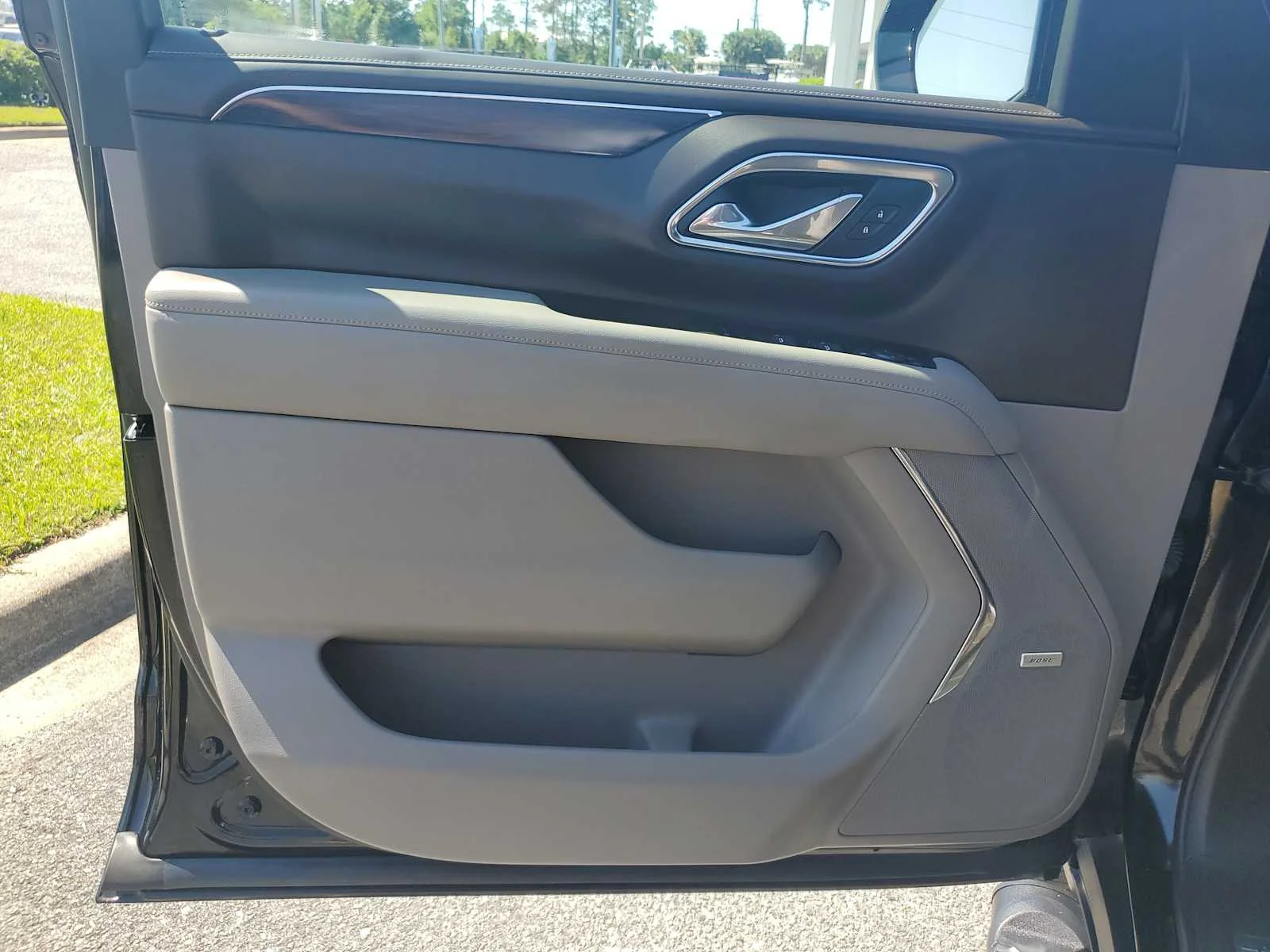 Used 2023 Black Chevrolet Z71 image 16