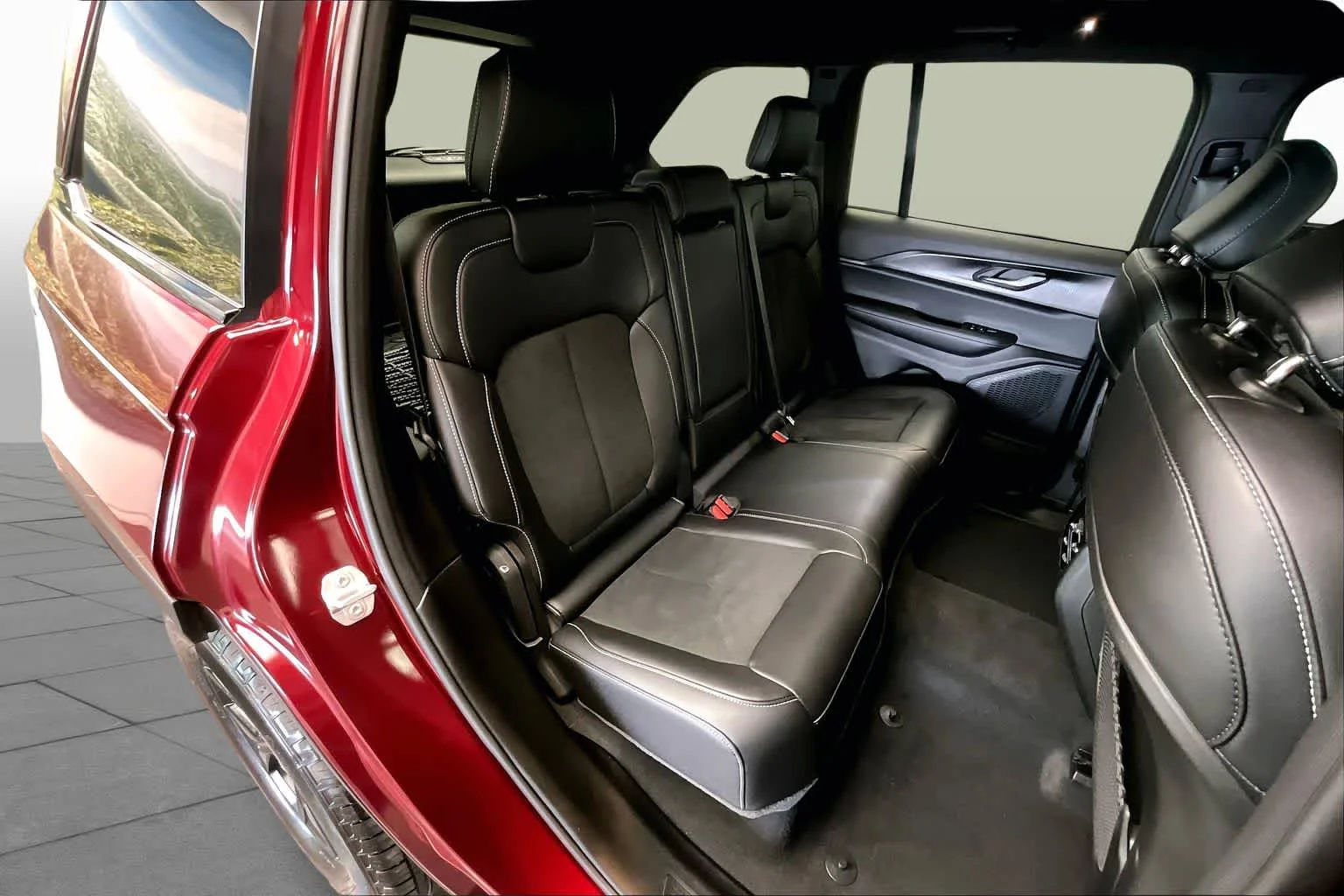 Used 2025 Velvet Red Pearlcoat Jeep Altitude image 19