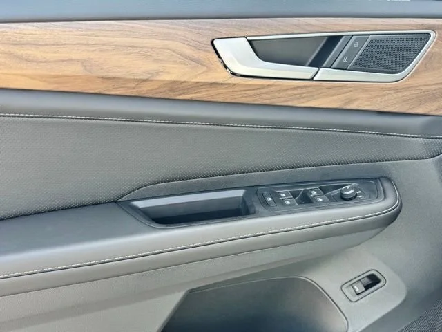 2026 Volkswagen Atlas SE w/Tech - Photo 12