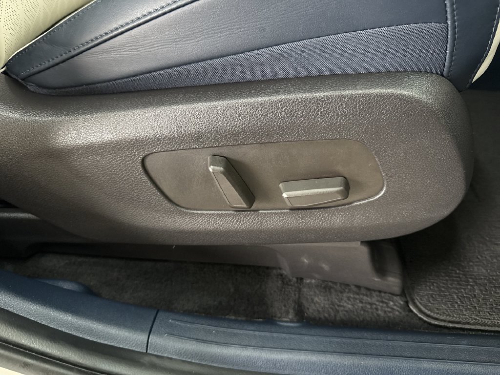 Used 2025 Ivory Kia SX image 19