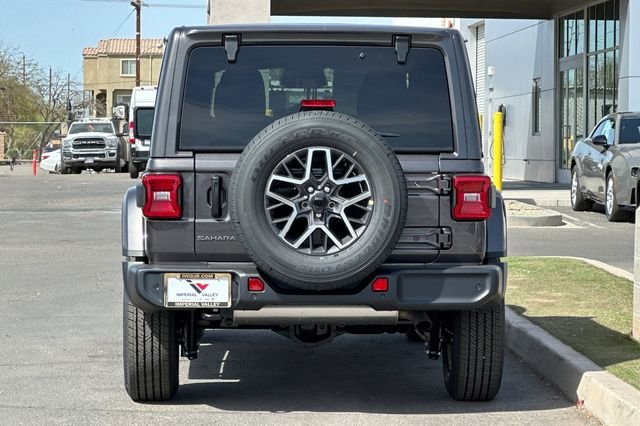 New 2026 Granite Crystal Metallic Clear-Coat Exterior Paint Jeep Sahara image 4