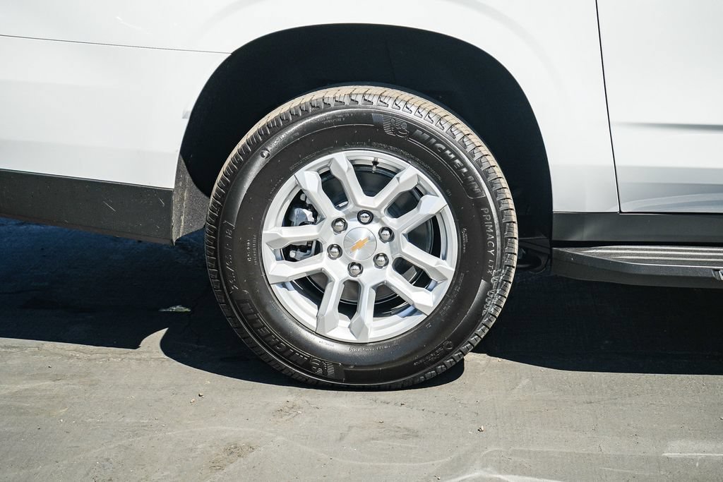 2026 Chevrolet Suburban LS - Photo 12