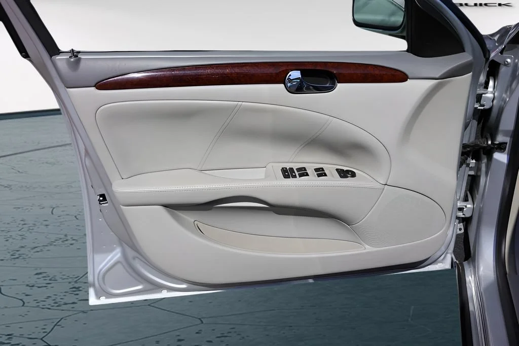 Used 2011 QUICKSILVER METALLIC Buick CX image 19