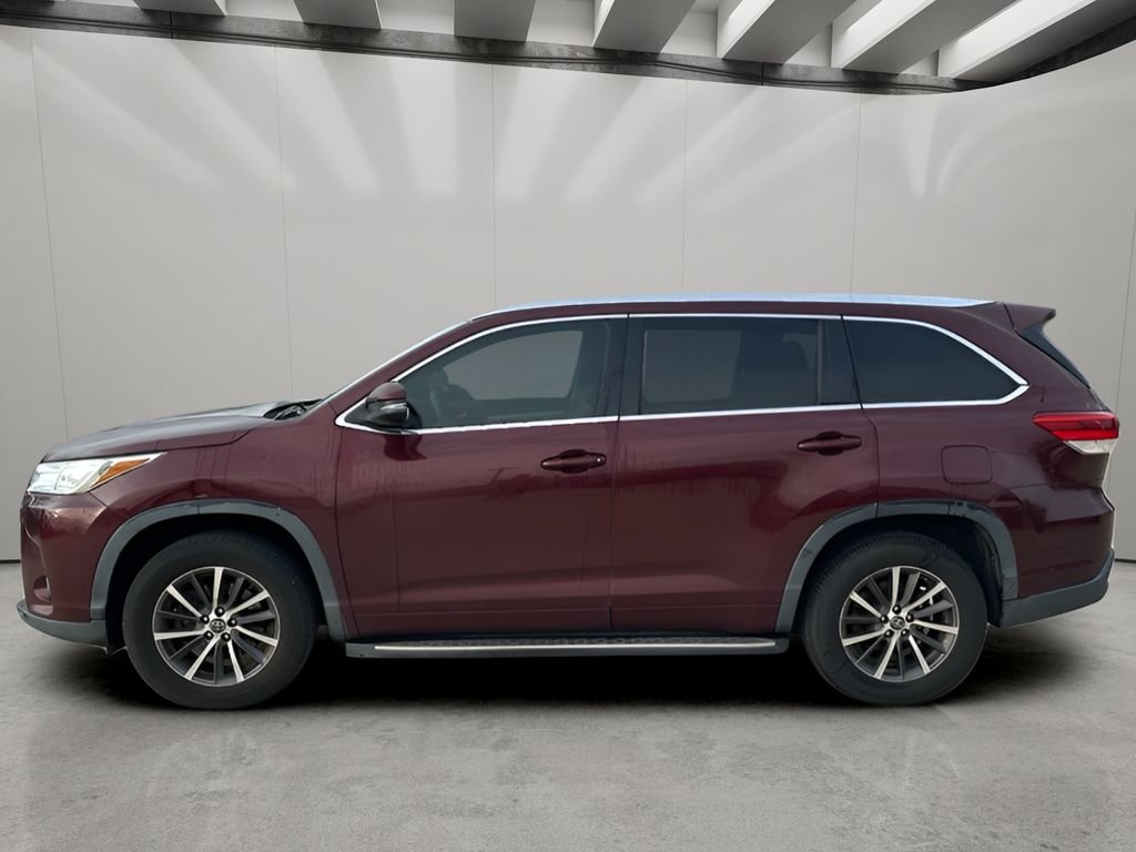 Used 2017 Toyota Highlander XLE with VIN 5TDKZRFH0HS188642 for sale in Brookshire, TX