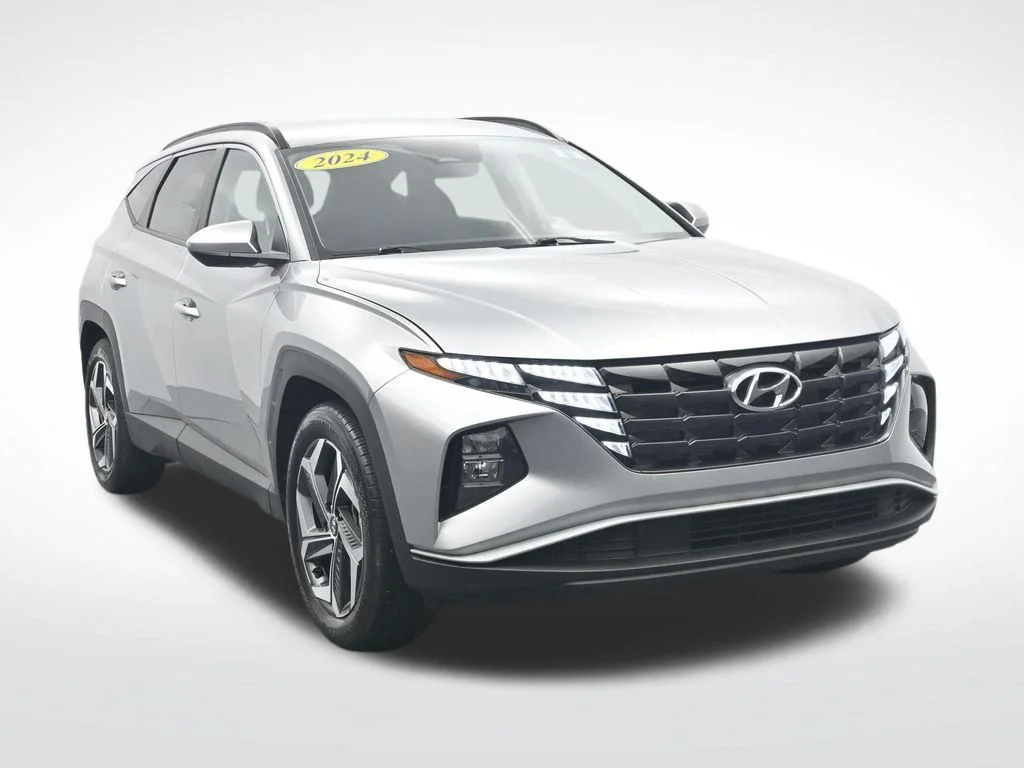 Used 2024 Silver Hyundai SEL image 3