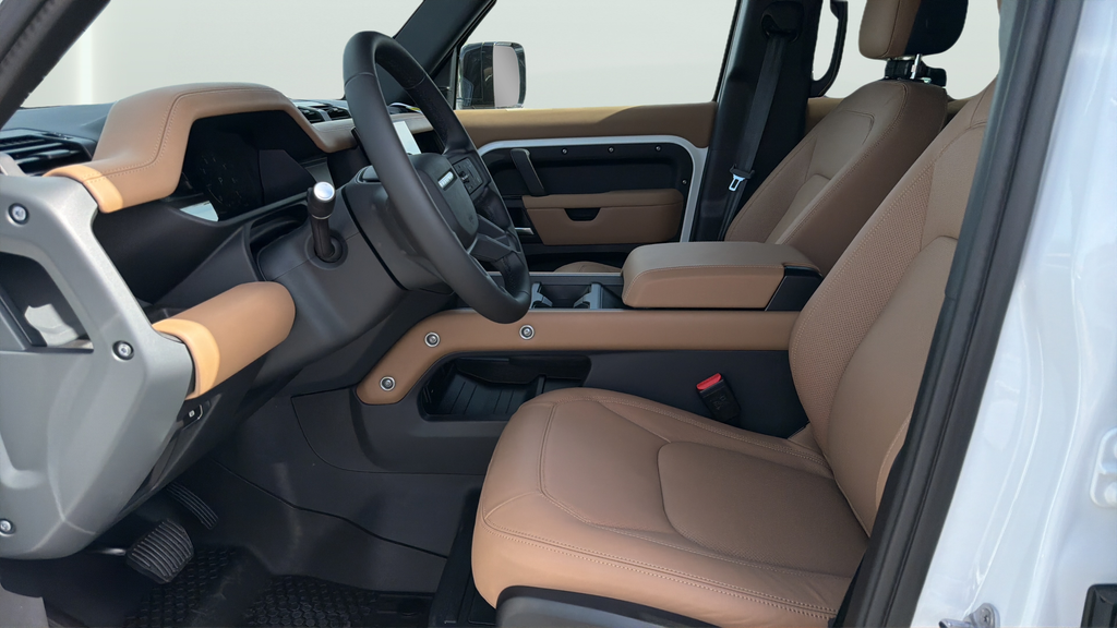 New 2026 Fuji White Land Rover X-Dynamic SE image 17