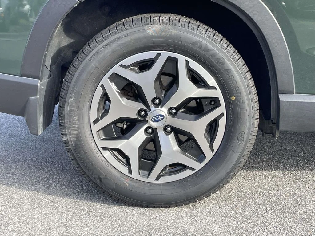 Used 2024 Cascade Green Silica Subaru Premium image 32