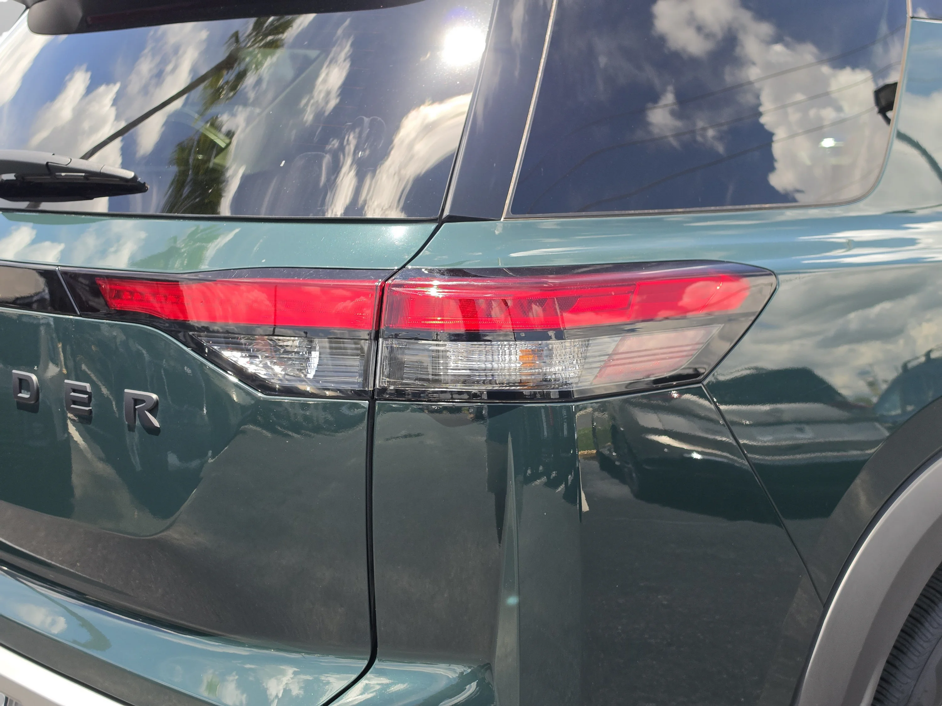 Used 2023 Obsidian Green Pearl Nissan SL image 14