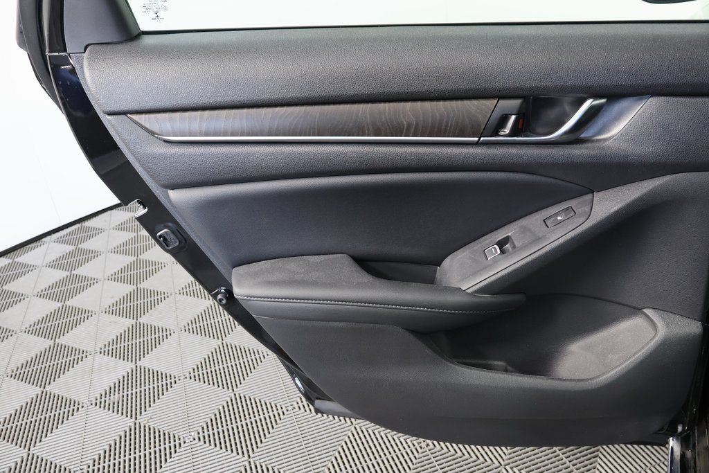 2022 Honda Accord Hybrid Touring - Photo 11