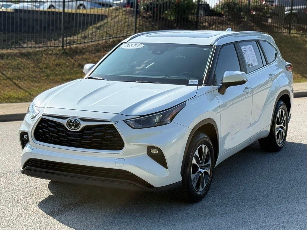 Used 2023 Beige Toyota XLE image 7