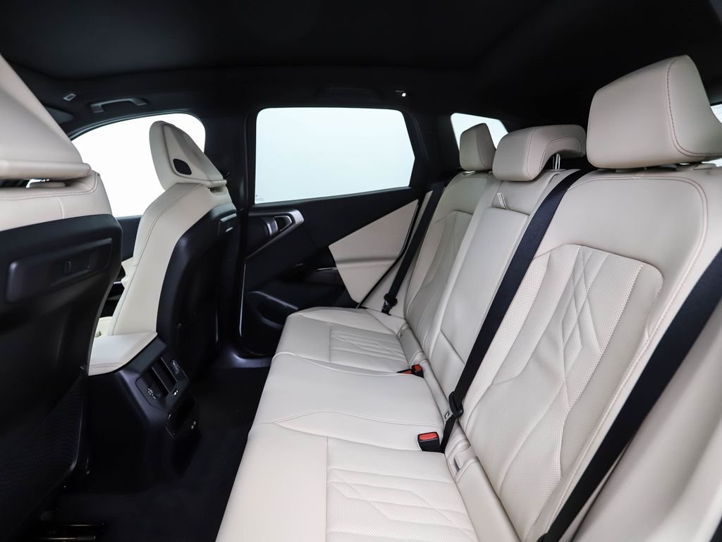New 2026 Mineral White Metallic BMW 30 xDrive image 22
