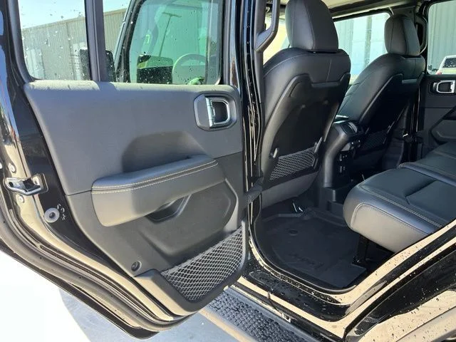New 2026 Black Clear-Coat Exterior Paint Jeep Sahara image 17