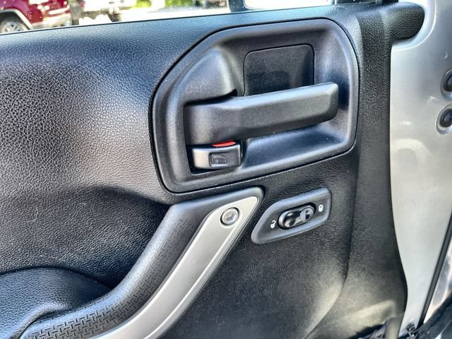 Used 2011 Silver Jeep Sahara image 16