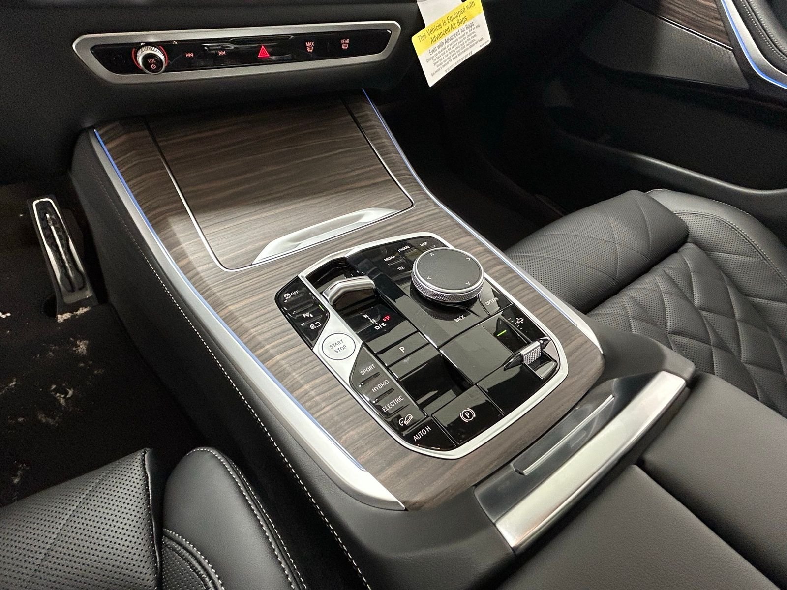 New 2026 Dravit Gray Metallic BMW xDrive50e image 22