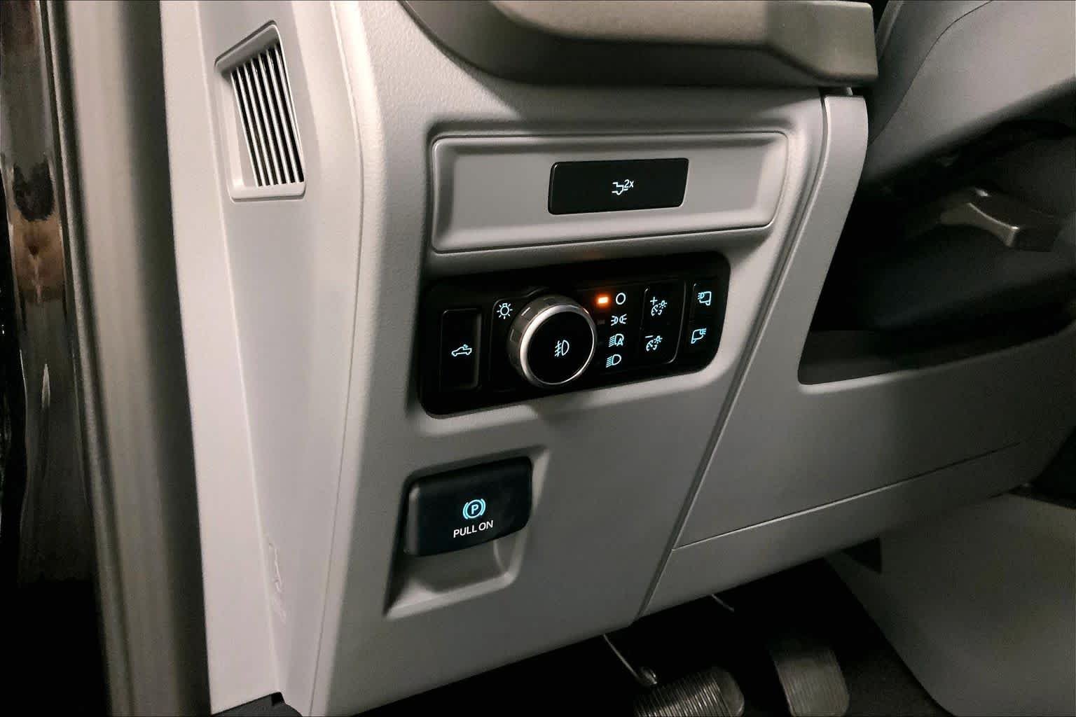 New 2026 Agate Black Metallic Ford XLT image 18