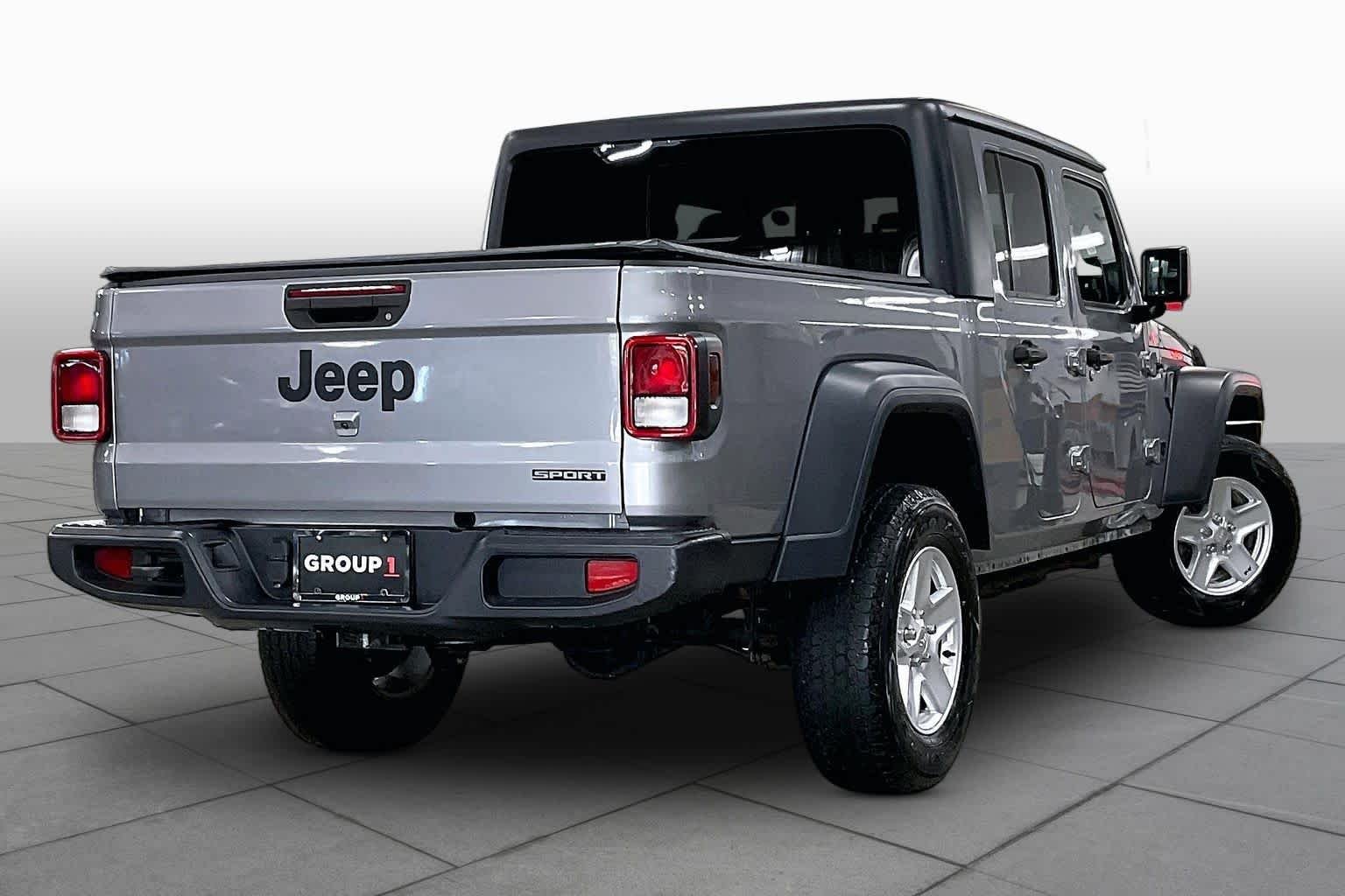 Used 2020 Billet Silver Metallic Clearcoat Jeep Sport S image 13