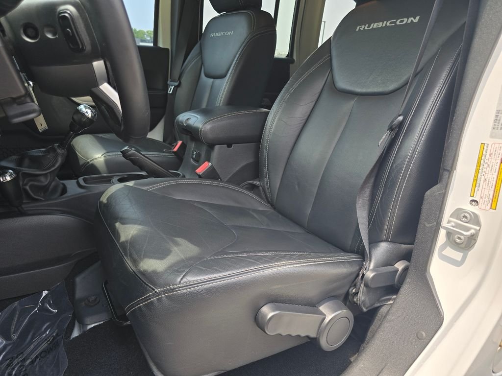 Used 2016 White Jeep Unlimited Rubicon image 34