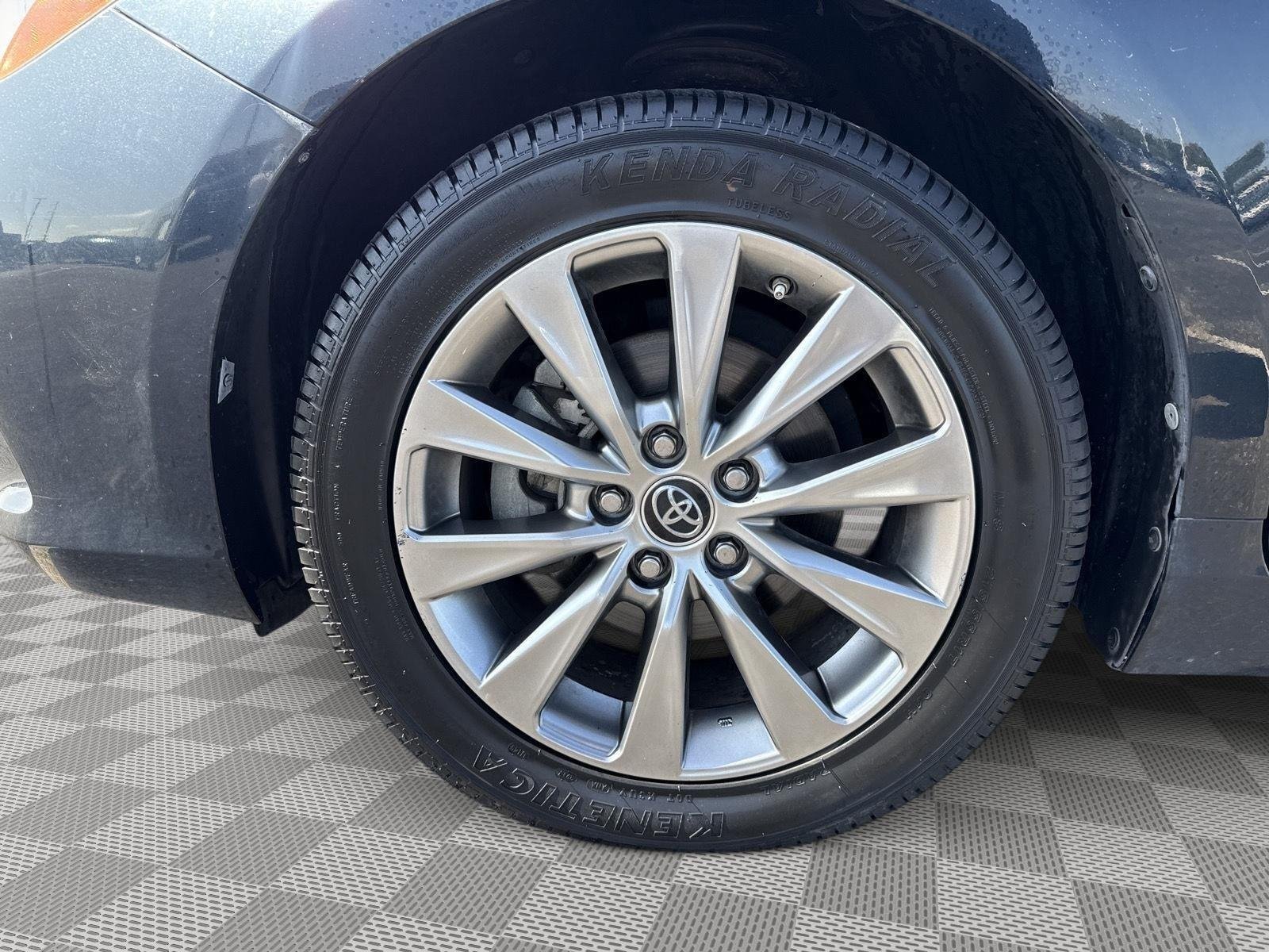 Used 2015 Cosmic Gray Mica Toyota XLE image 14