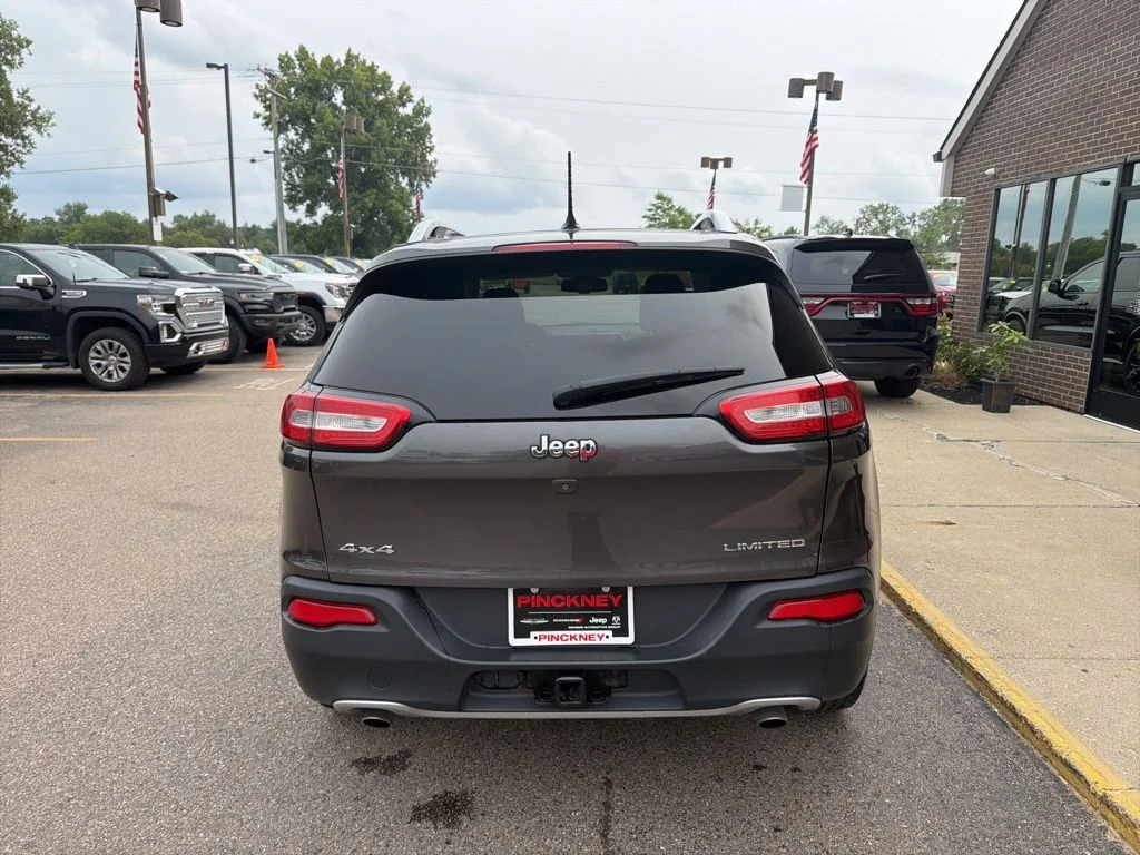 Used 2014 Gray Jeep Limited image 3