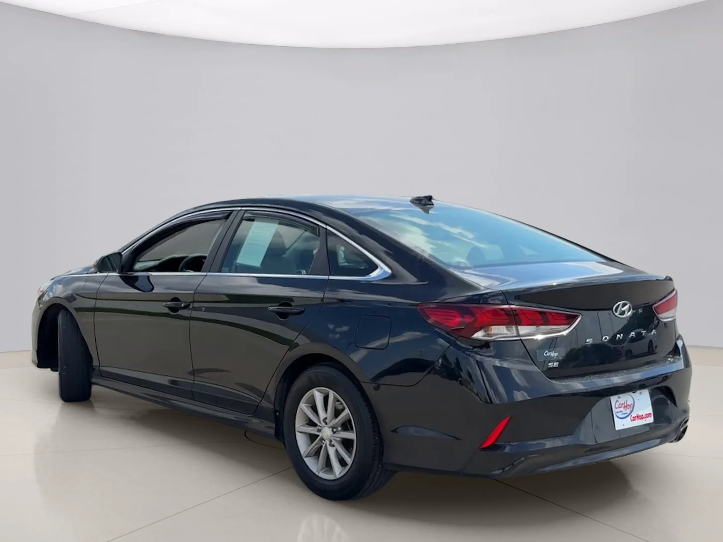 Used 2018 Black Hyundai SE image 3