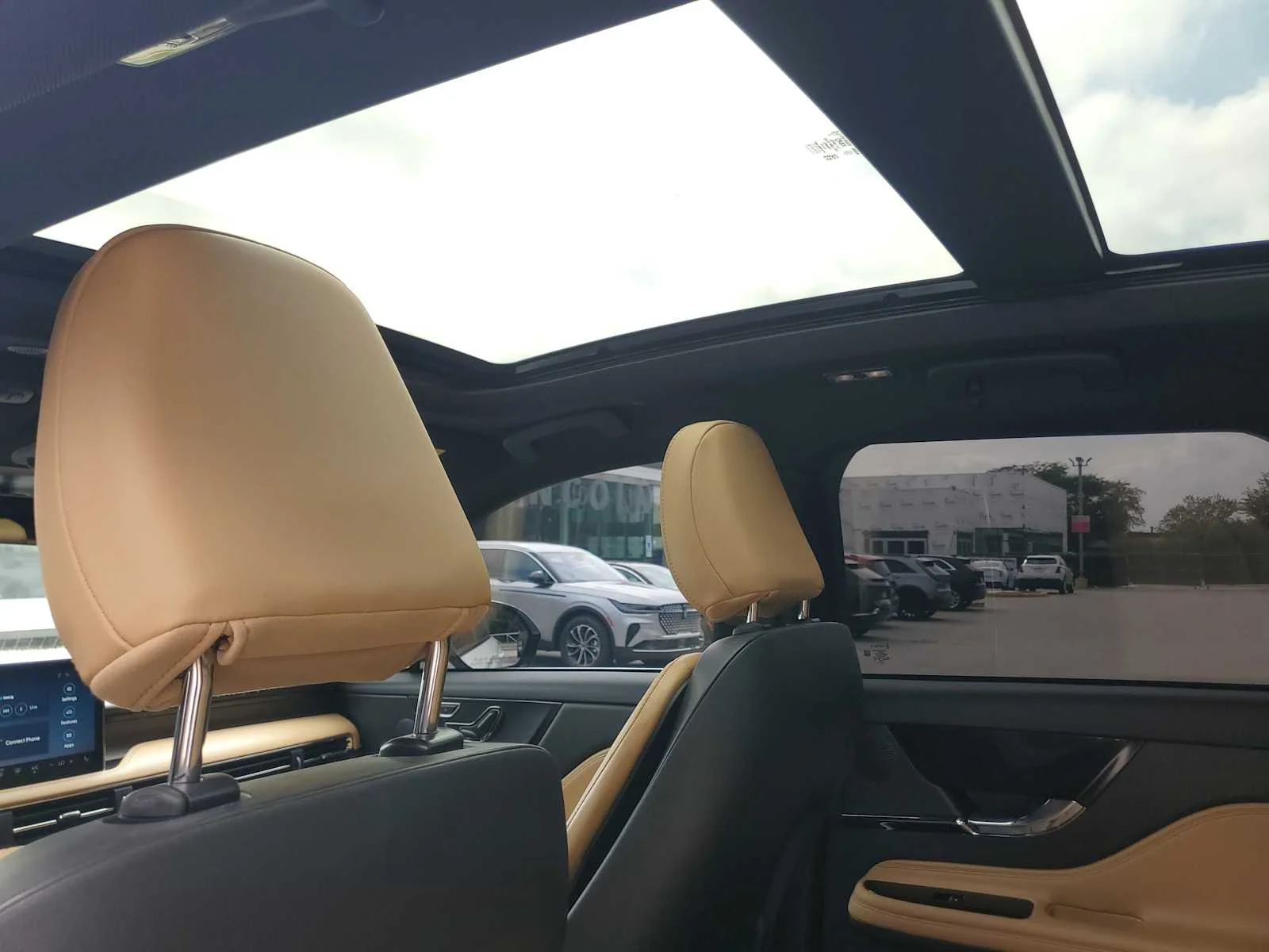 Used 2023  Lincoln Grand Touring image 10