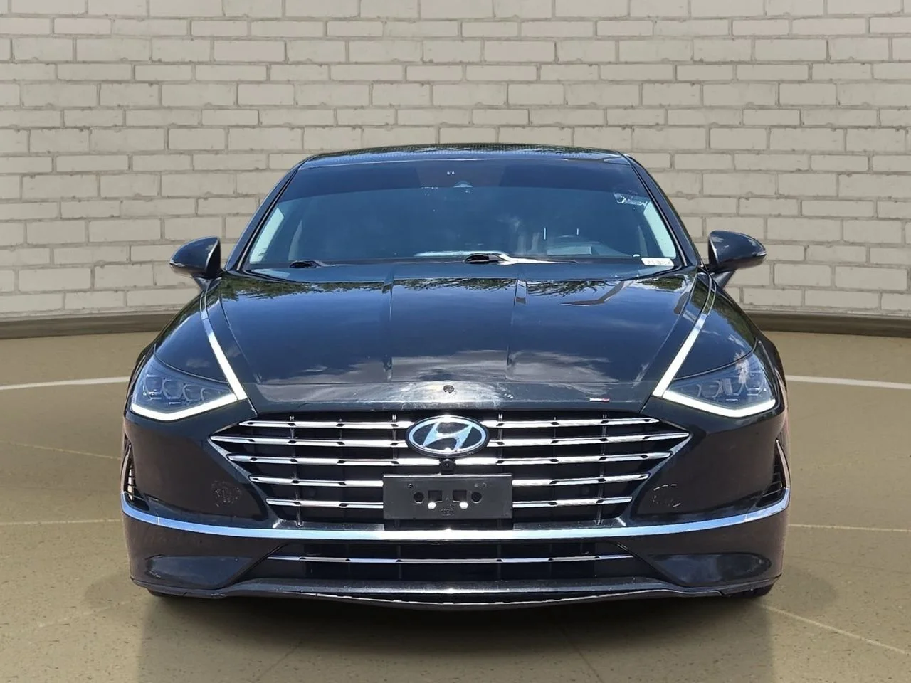 Used 2022 Nocturne Black Hyundai Limited image 1