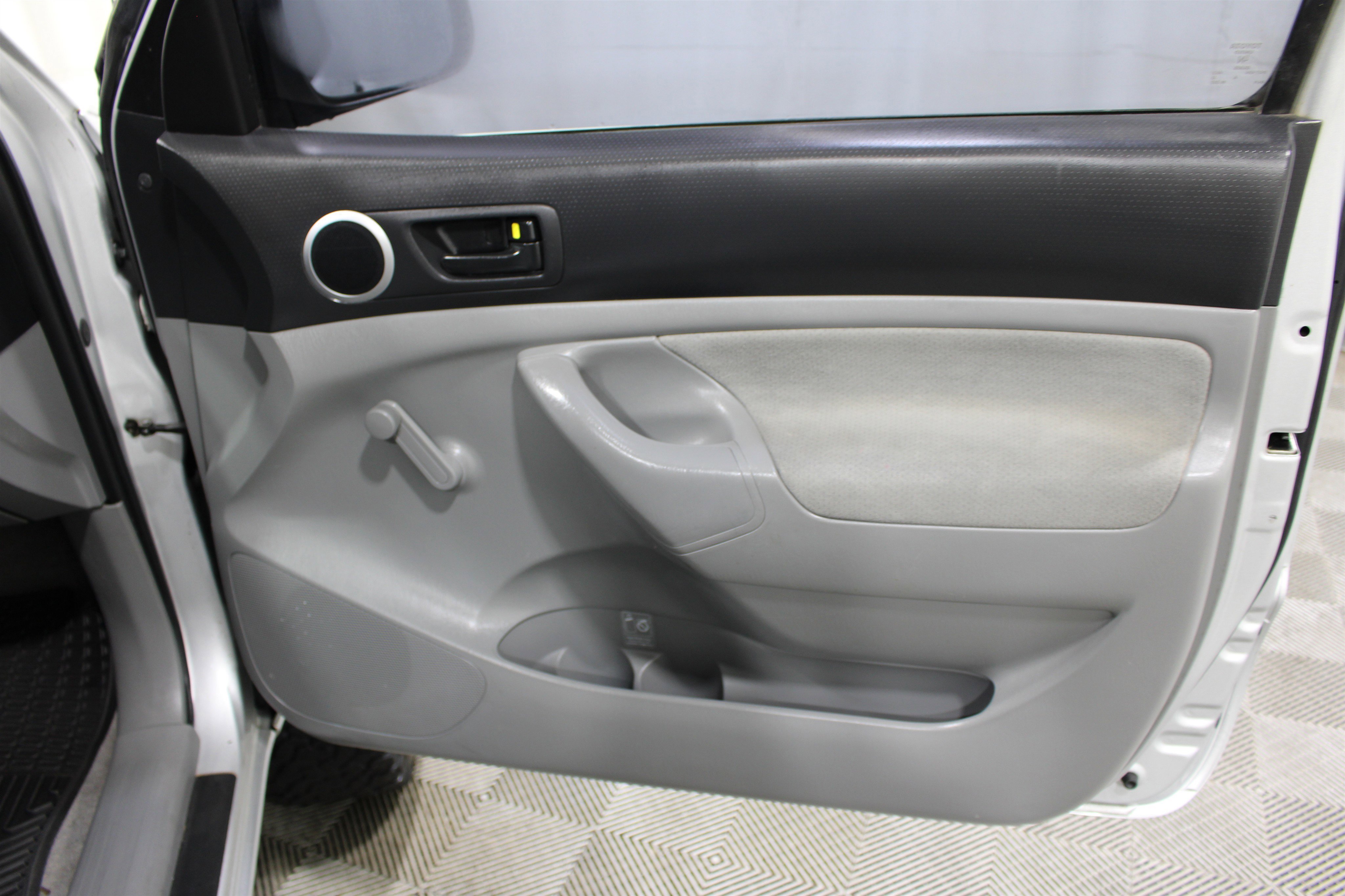 Used 2007  Toyota Base image 17