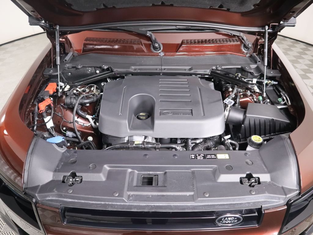 New 2026 Sedona Red Land Rover S image 31