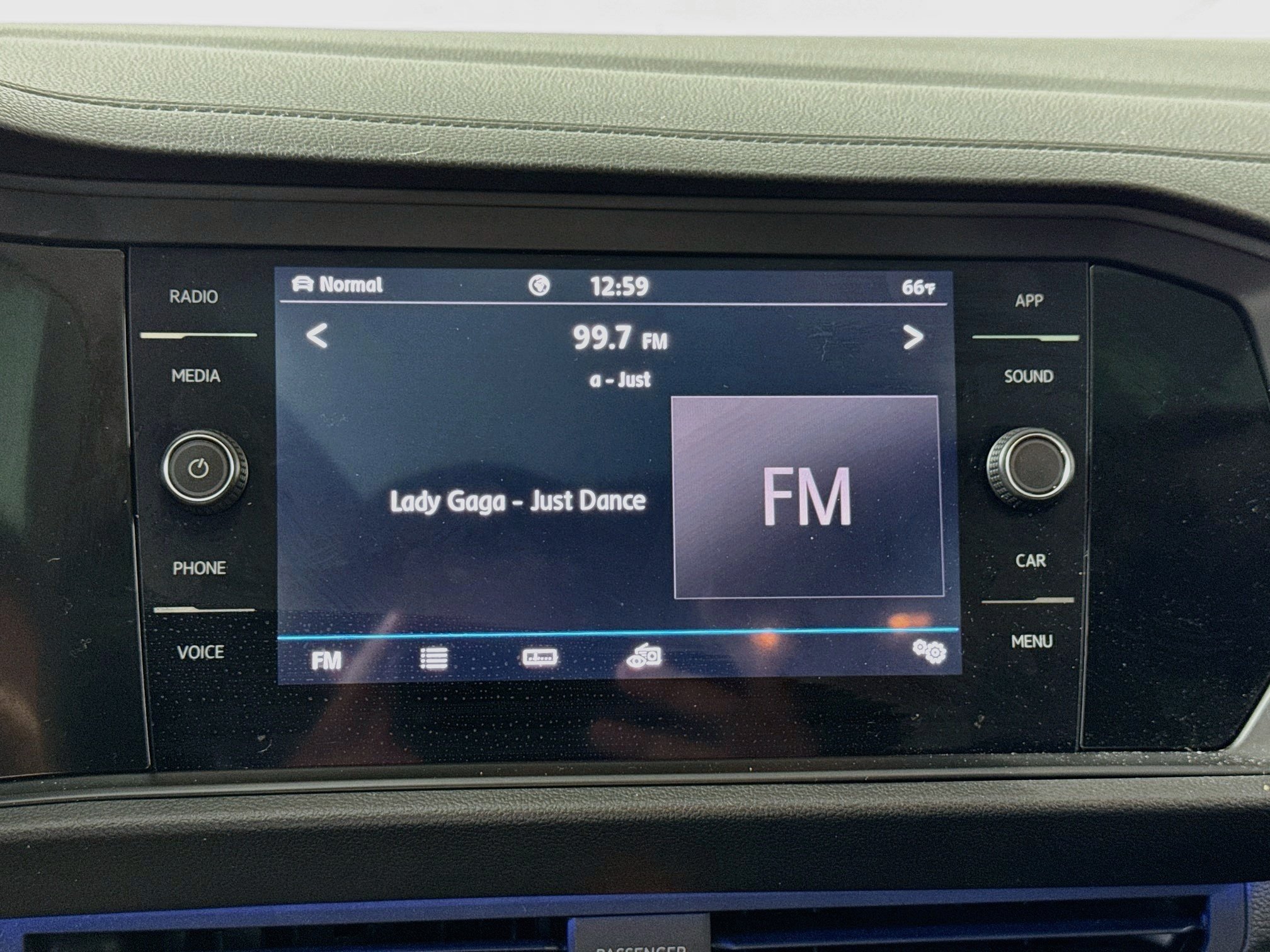 Used 2020 Platinum Gray Metallic Volkswagen SEL image 15