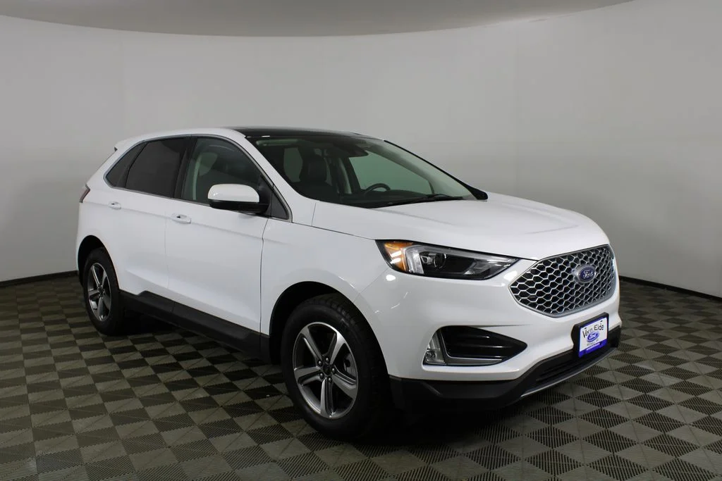 Used 2024 White Ford SEL image 1