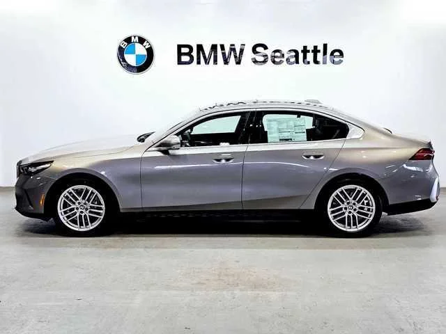Certified Used 2025 Oxide Grey Met BMW xDrive image 3