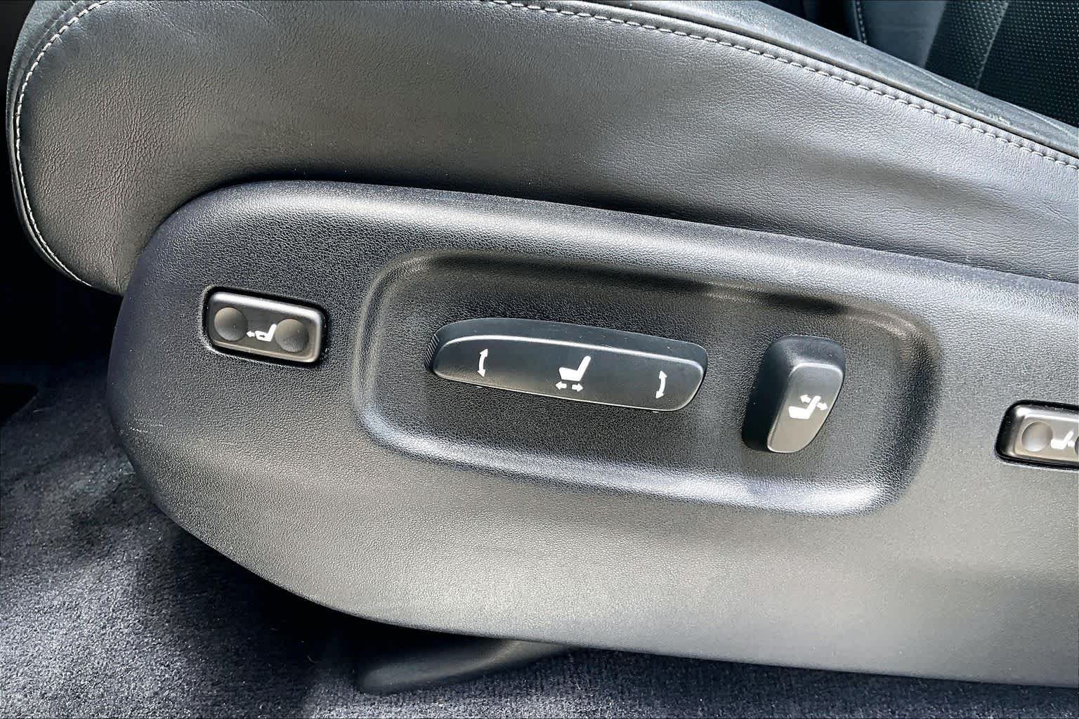Used 2017 Starfire Pearl Lexus  image 31