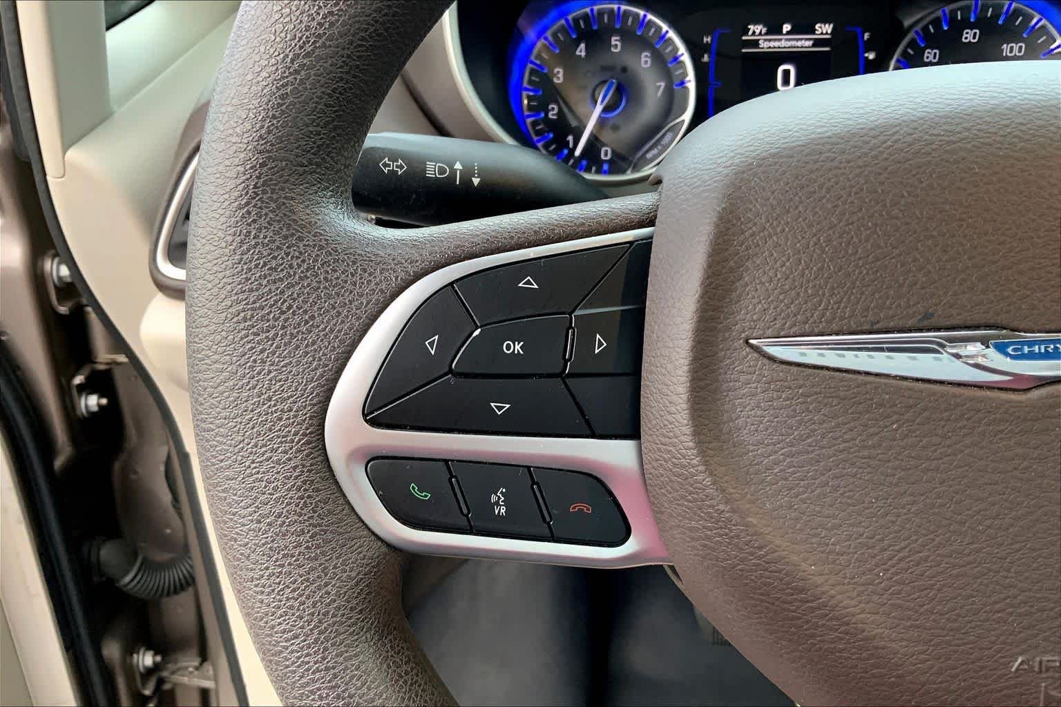Used 2018 Molten Silver Chrysler Touring Plus image 23