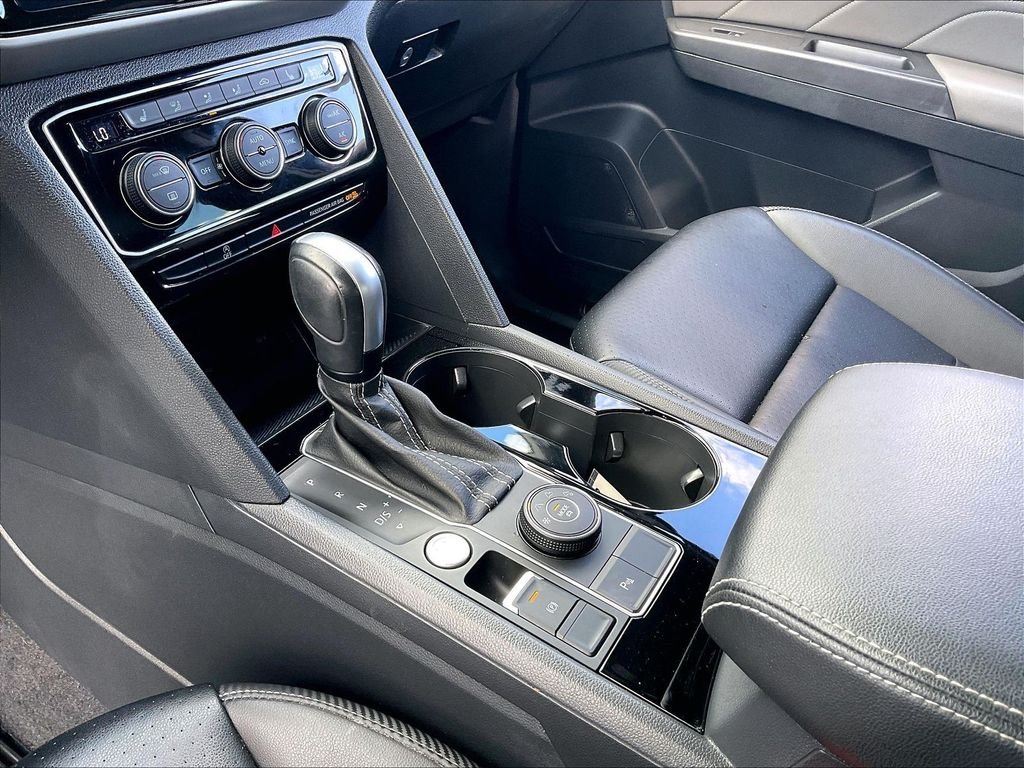 Used 2022 Deep Black Pearl Volkswagen 3.6L V6 SE w/Technology image 19