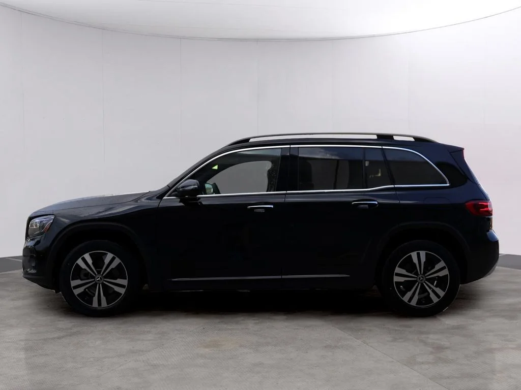 Used 2025  Mercedes-Benz GLB 250 image 4