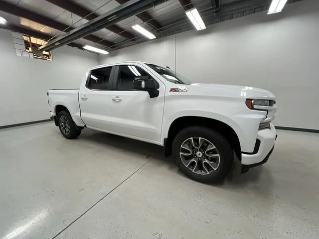Certified Used 2020 SUMMIT WHITE Chevrolet RST image 9