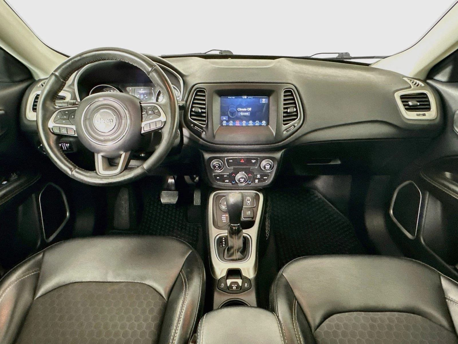 Used 2019 Redline Pearlcoat Jeep Latitude image 31