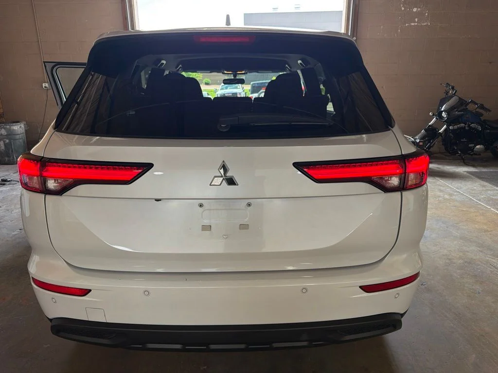 Used 2023 White Mitsubishi ES image 7