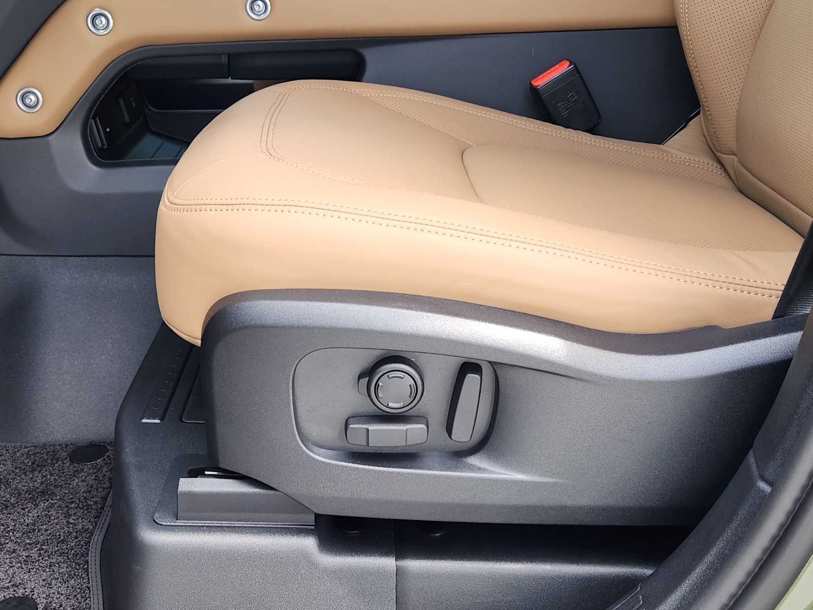 New 2026 Woolstone Green LAND ROVER X-Dynamic SE image 23