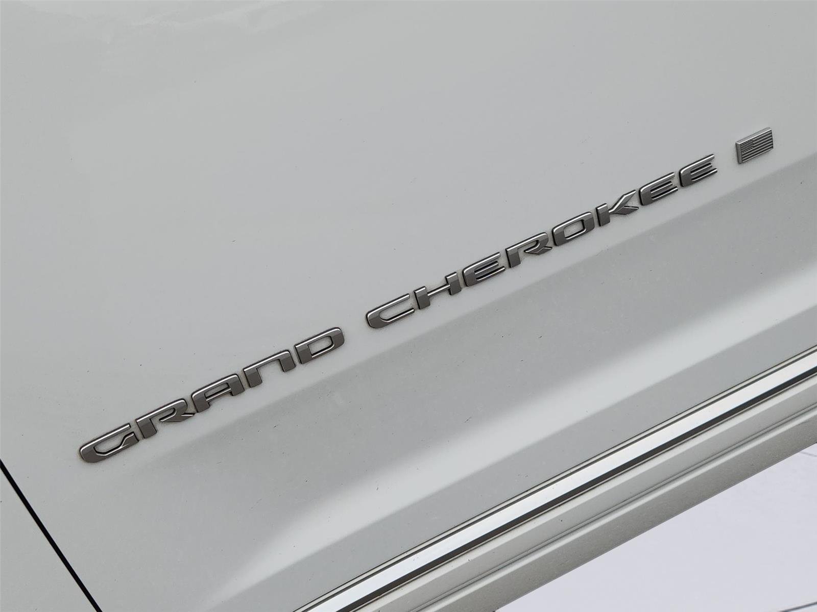 Used 2025 White Jeep Summit 4x4 image 33