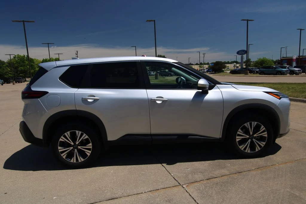 Used 2023 Silver Nissan SV image 4