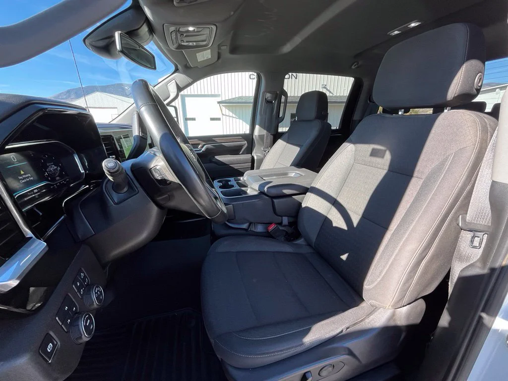 Used 2025 Summit White Chevrolet LT image 9