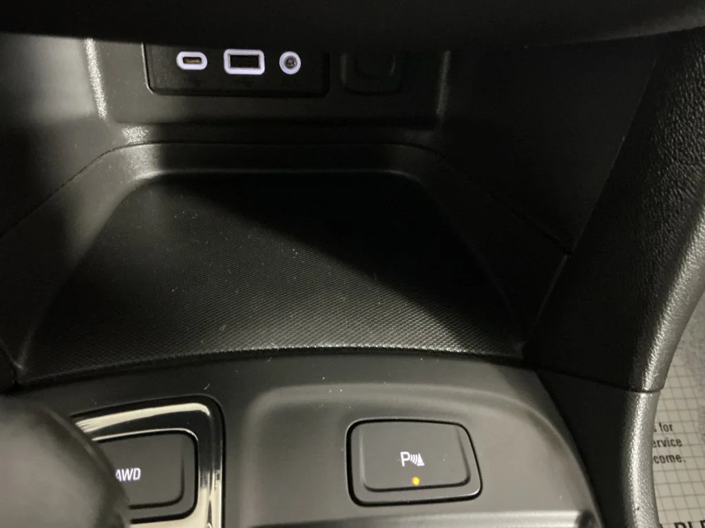Used 2024 Mosaic Black Metallic Chevrolet RS image 31