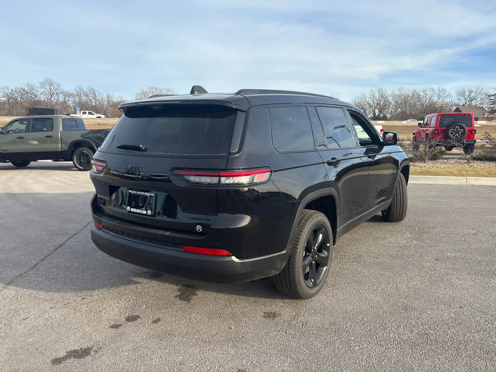 New 2025 Diamond Black Crystal Pearlcoat Jeep Limited image 9