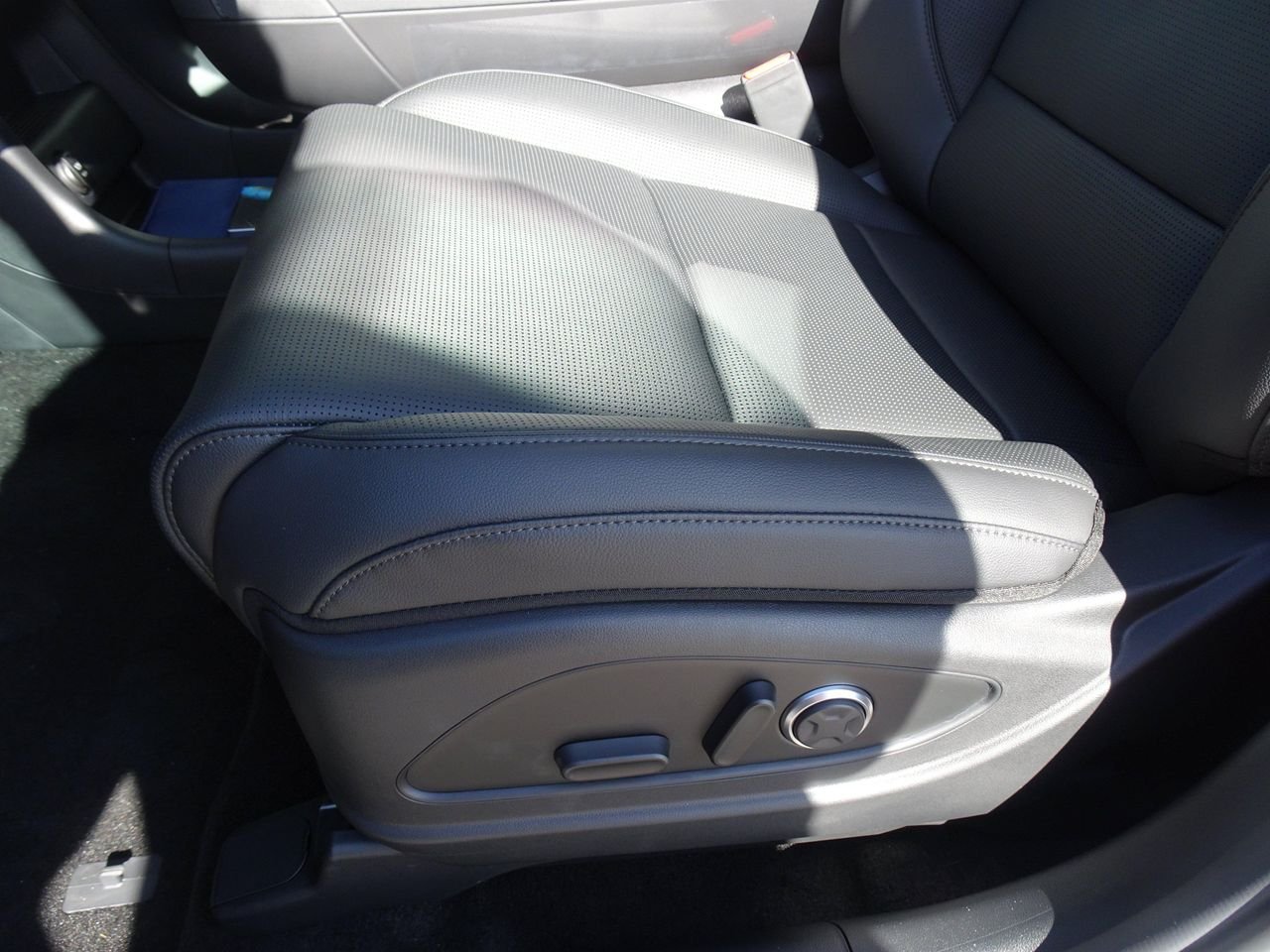New 2027 White Hyundai Limited 8P image 10