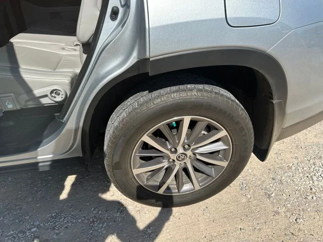 Used 2019 Silver Toyota XLE image 29