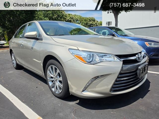 Used 2015 Creme Brulee Mica Toyota XLE image 3