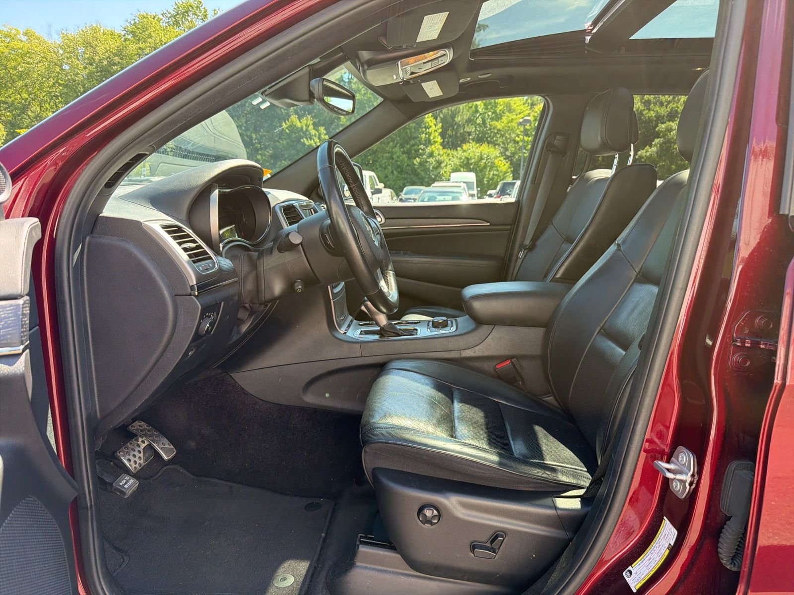 Used 2018 Red Jeep Overland image 9